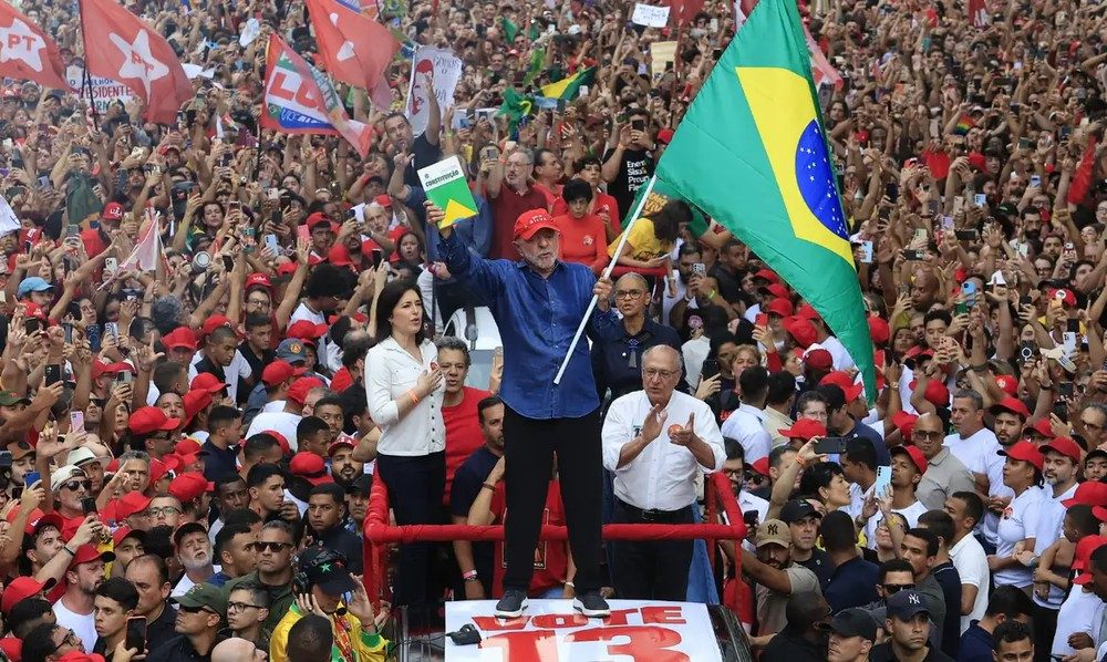 Lula em seu último ato na Av. Paulista antes do segundo turno.