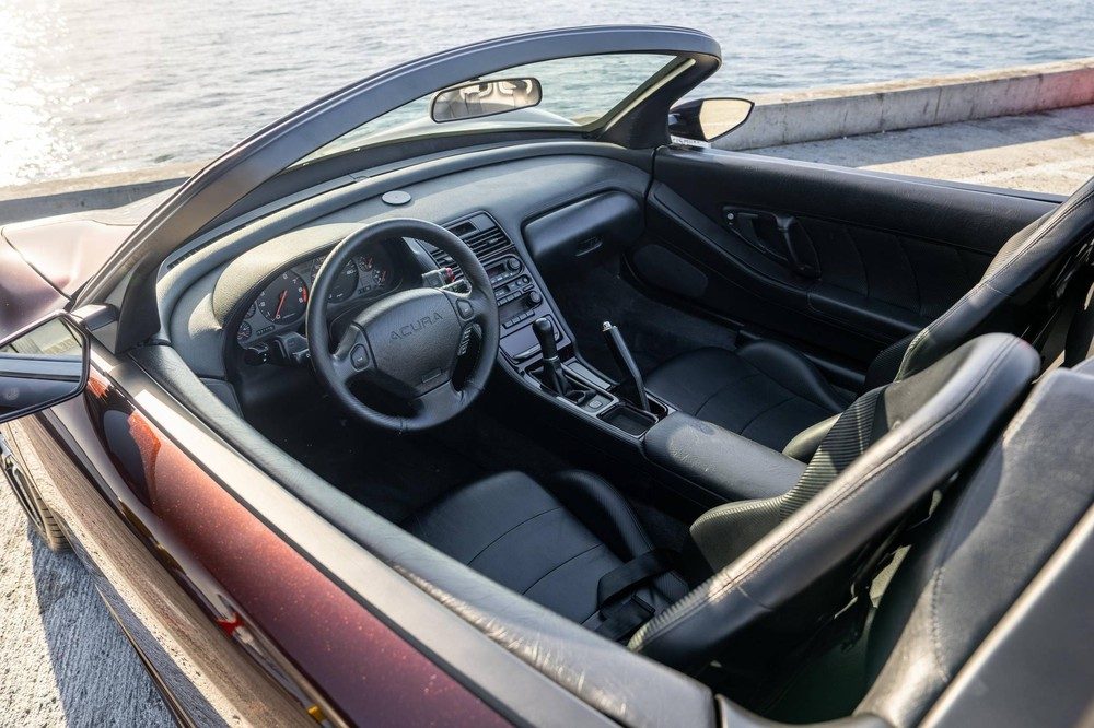 Interior do Acura NSX usado no filme Vingadores em 2012 é antigo, pois o carro é feiot na base de um Acura NSX de 1991.