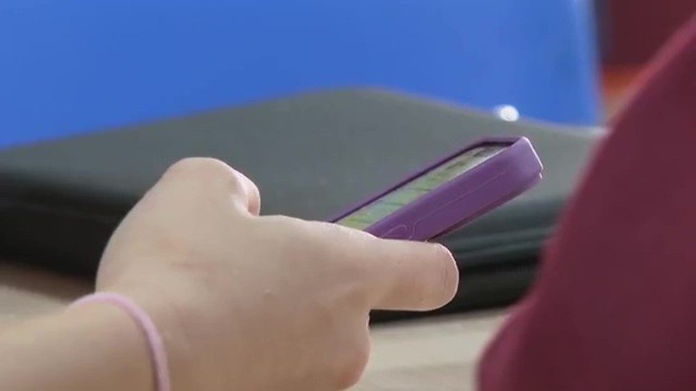 ‘Essa Tal de Adolescência': como celulares reconfiguraram a relação entre pais e filhos