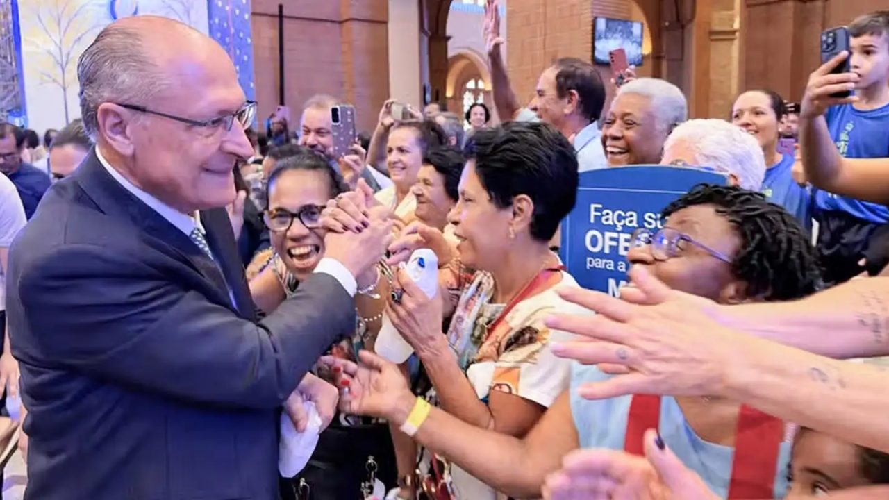 Geraldo Alckmin falando em Aparecida após missa