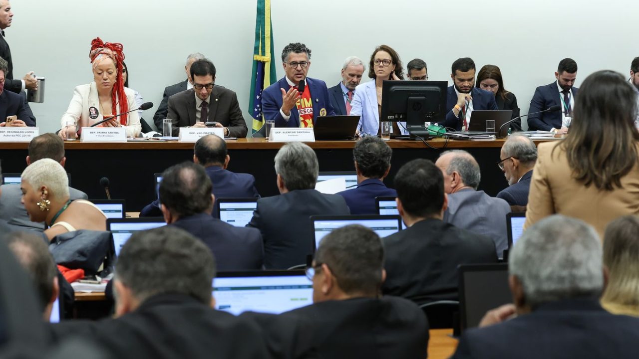 Presidente do Senado Davi Alcolumbre em sessão plenária