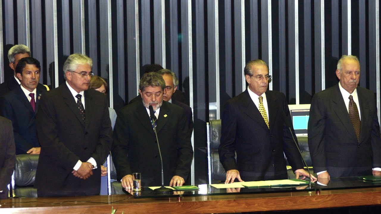 Luiz Inácio Lula da Silva recebendo votos no Amazonas e Minas Gerais