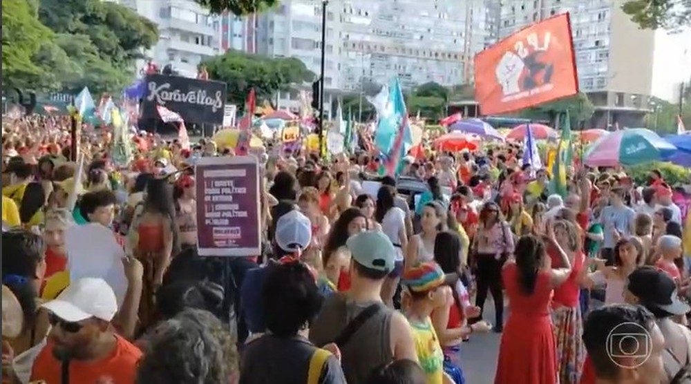 Apoiadores de Lula foram às ruas neste sábado em cidades e capitais