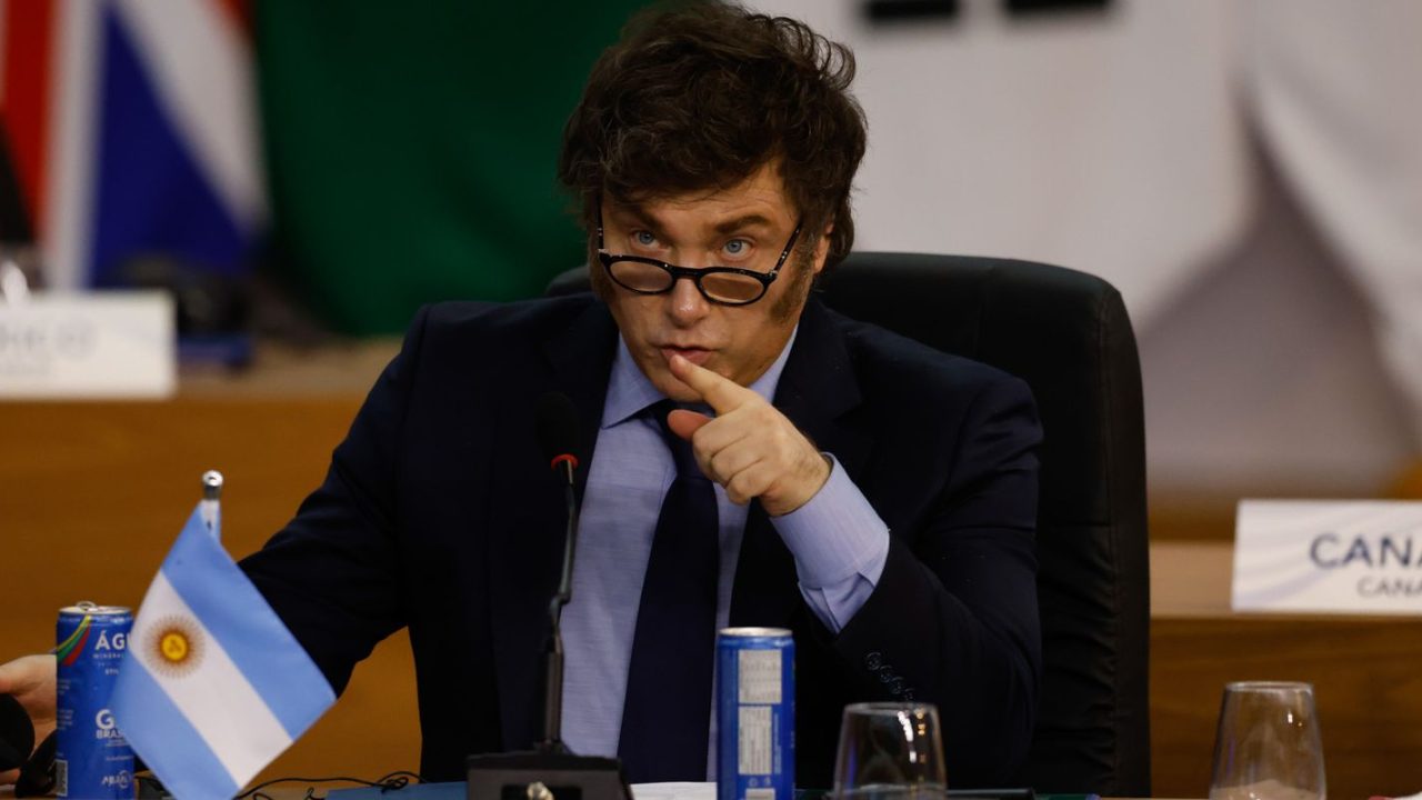 Gráfico mostrando crescimento do PIB argentino e queda da inflação