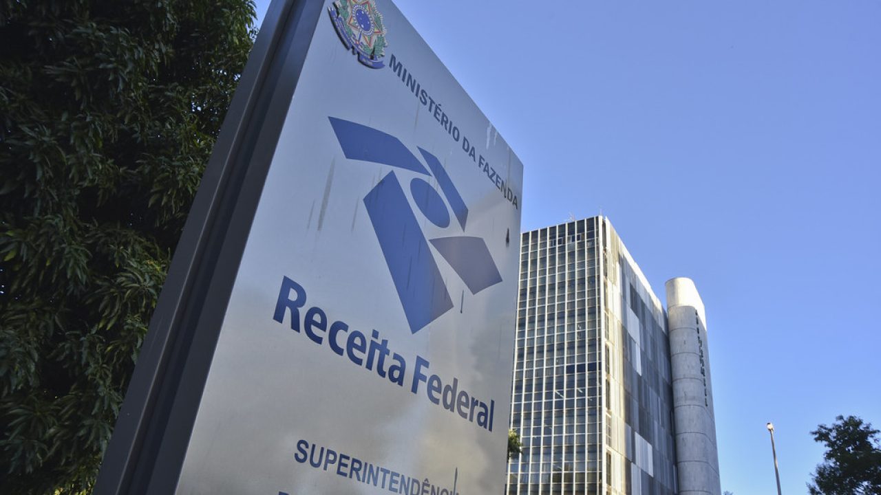 Gráfico mostrando a arrecadação federal de R$ 239,4 bilhões em setembro