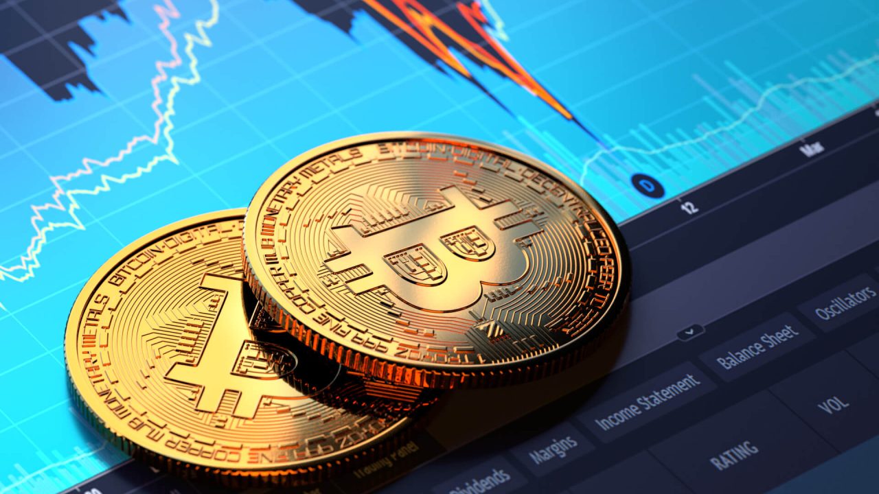 Computador portátil com tela exibindo código de segurança, representando o ponto de entrada do ataque à Binance