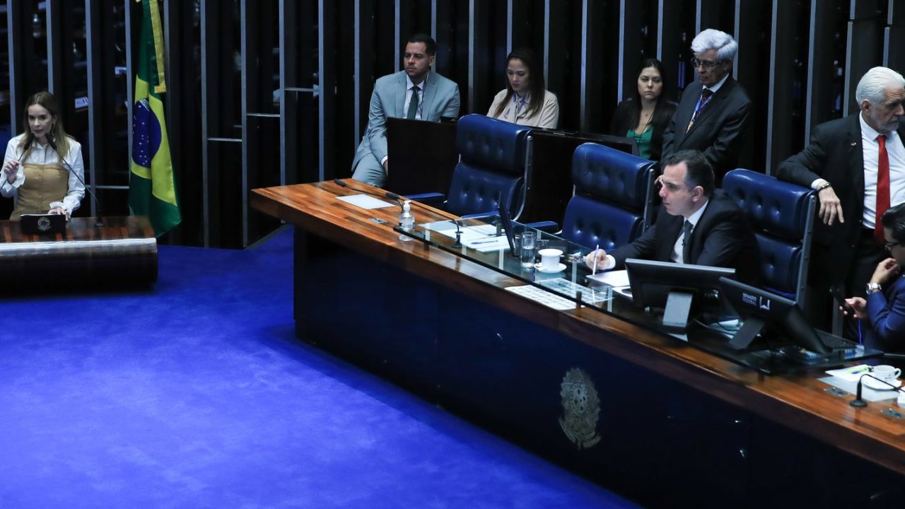 Daniella Marques falando em entrevista sobre Bolsa Família