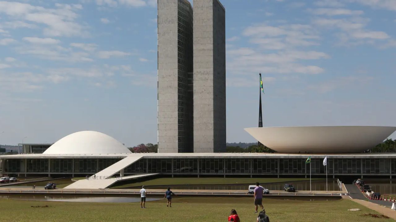 Presidente do Senado Davi Alcolumbre falando em sessão deliberativa