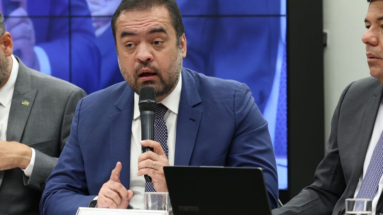 Camilo Santana discursando no plenário do Senado Federal