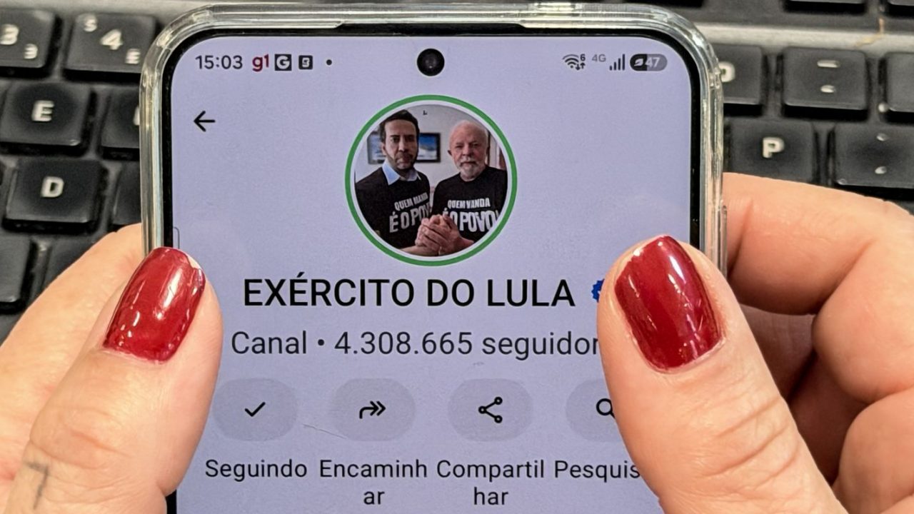 Deputado André Janones administrando o canal Exército do Lula no WhatsApp