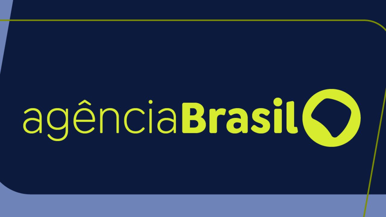 Diretoria da CBF anunciando o calendário de 2027 em ambiente institucional