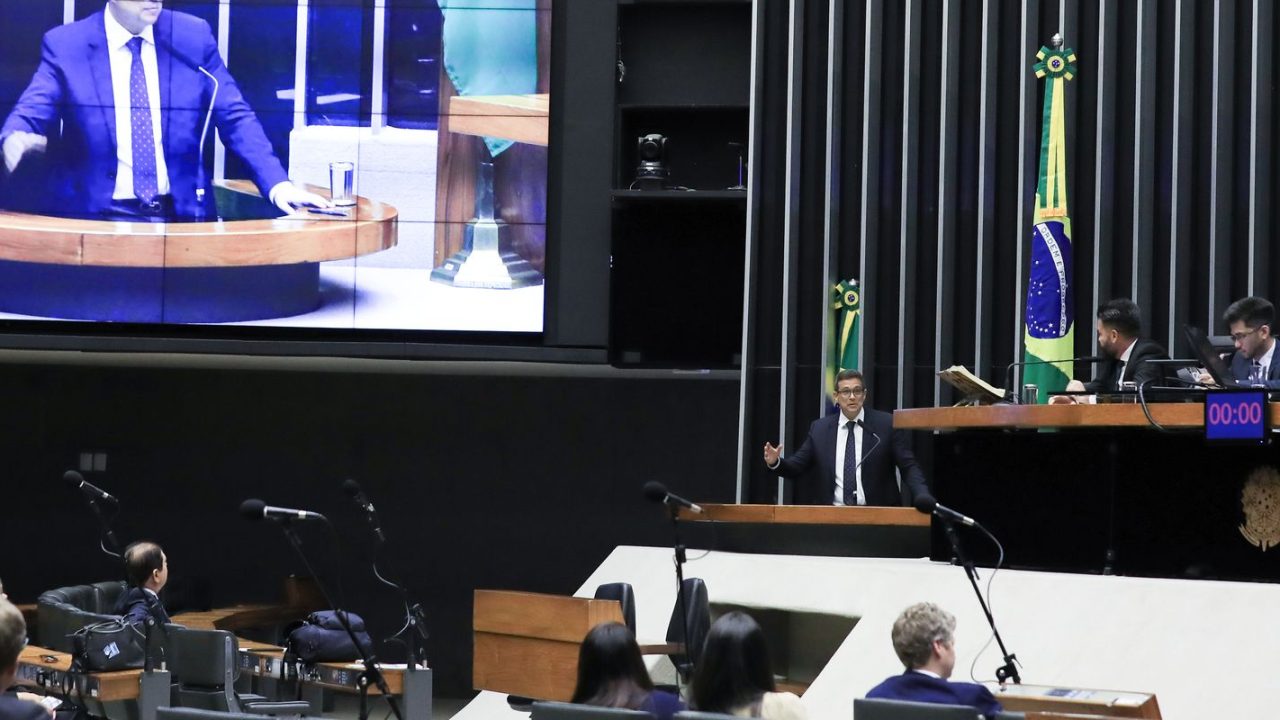 Hugo Motta, presidente da Câmara, em sessão plenária