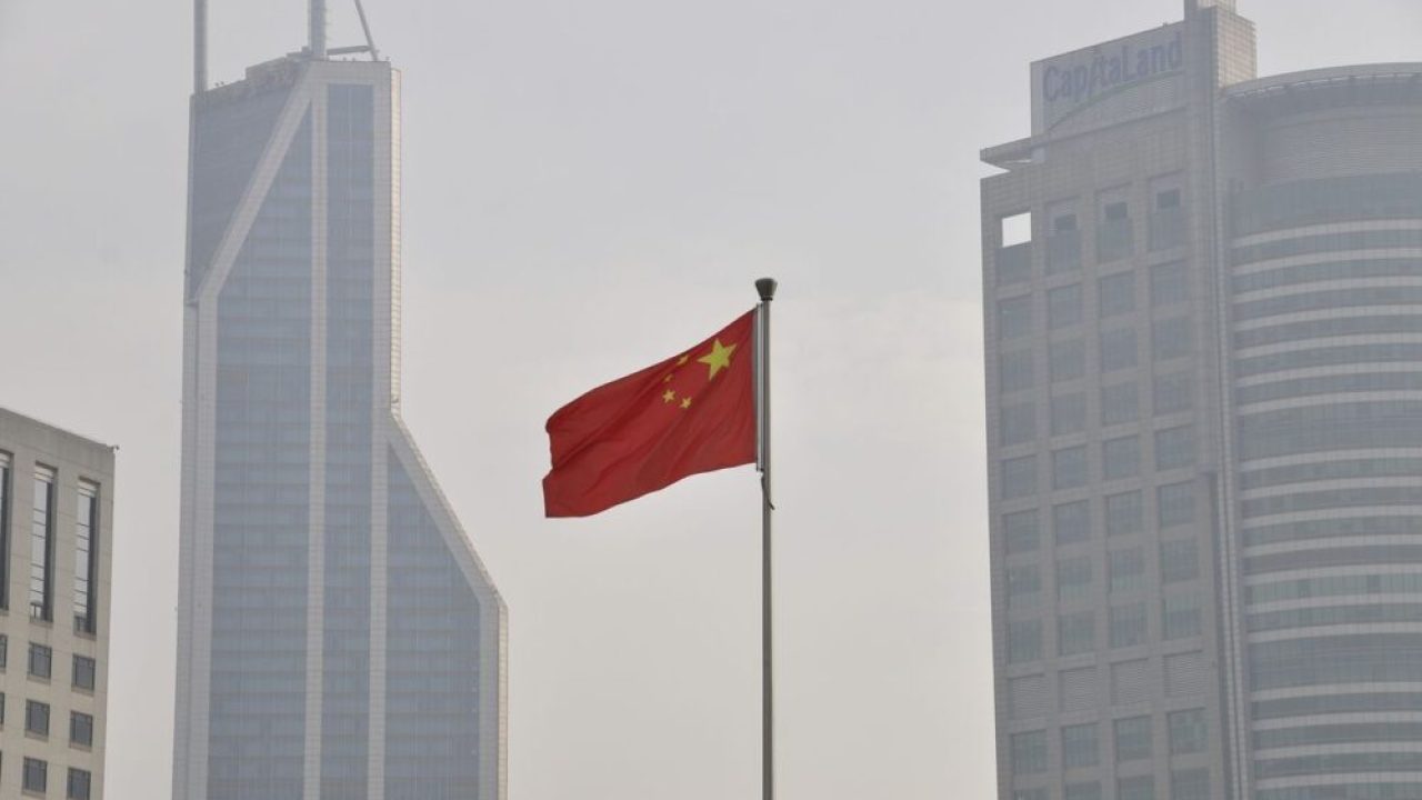 Reunião do Conselho de Estado da China discutindo políticas de IA e emprego