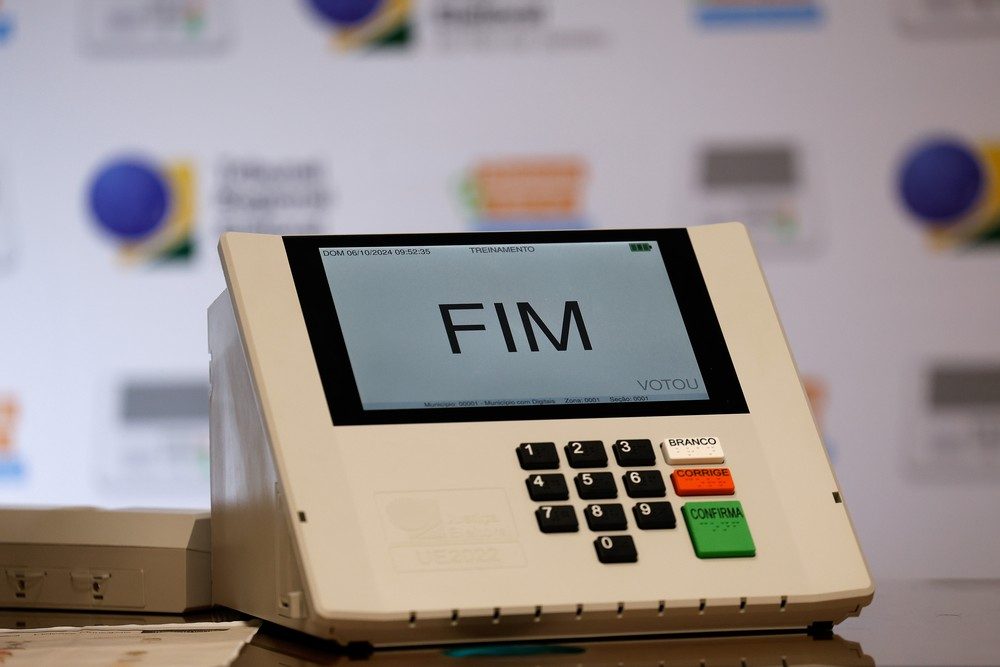 Urna eletrônica exibida em evento do Tribunal Regional Eleitoral do Rio de Janeiro (TRE-RJ), no Rio