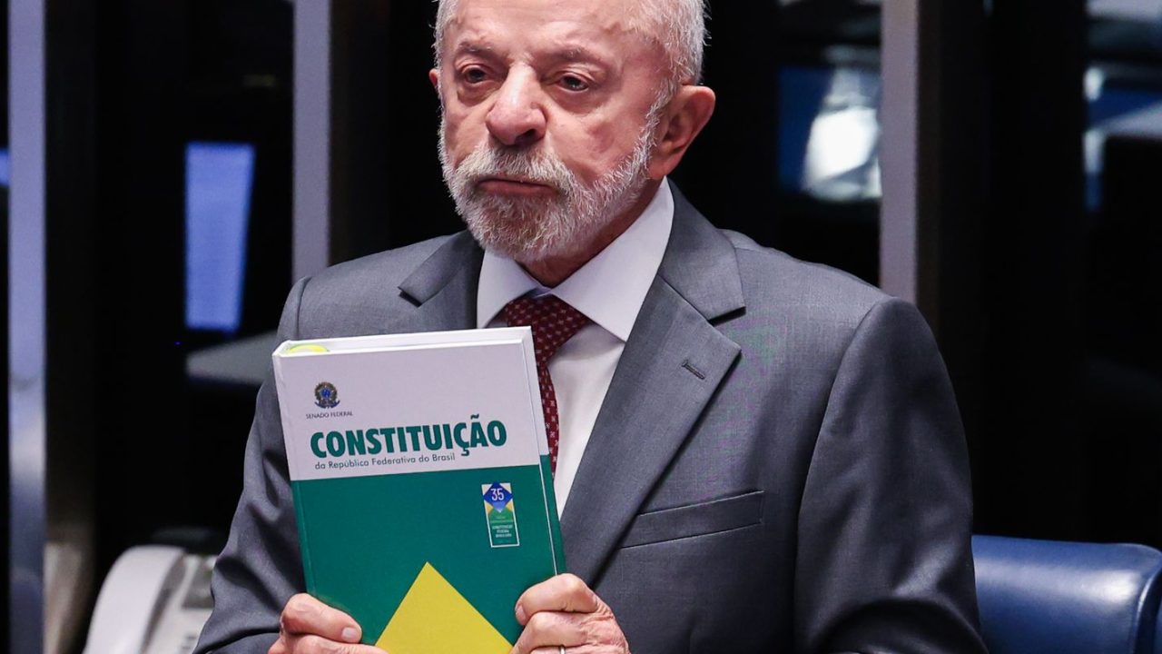Plenário do Congresso Nacional aprovando a emenda constitucional que elimina a escala 6x1