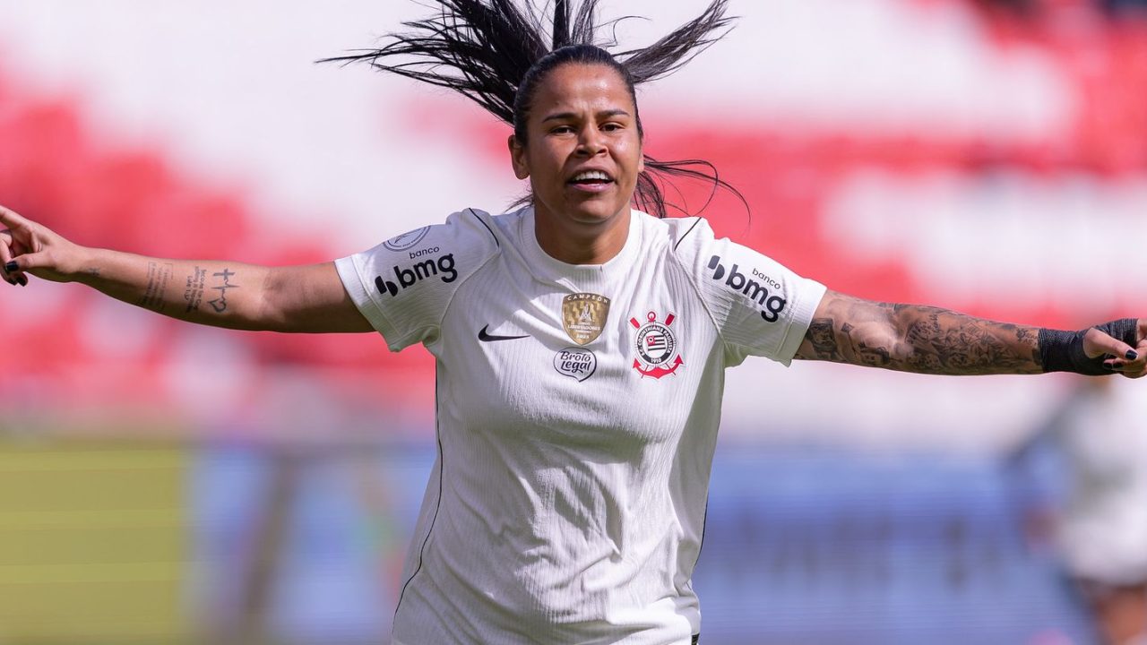 Jogadoras do Corinthians comemorando gol no Estádio Casa Blanca, Quito