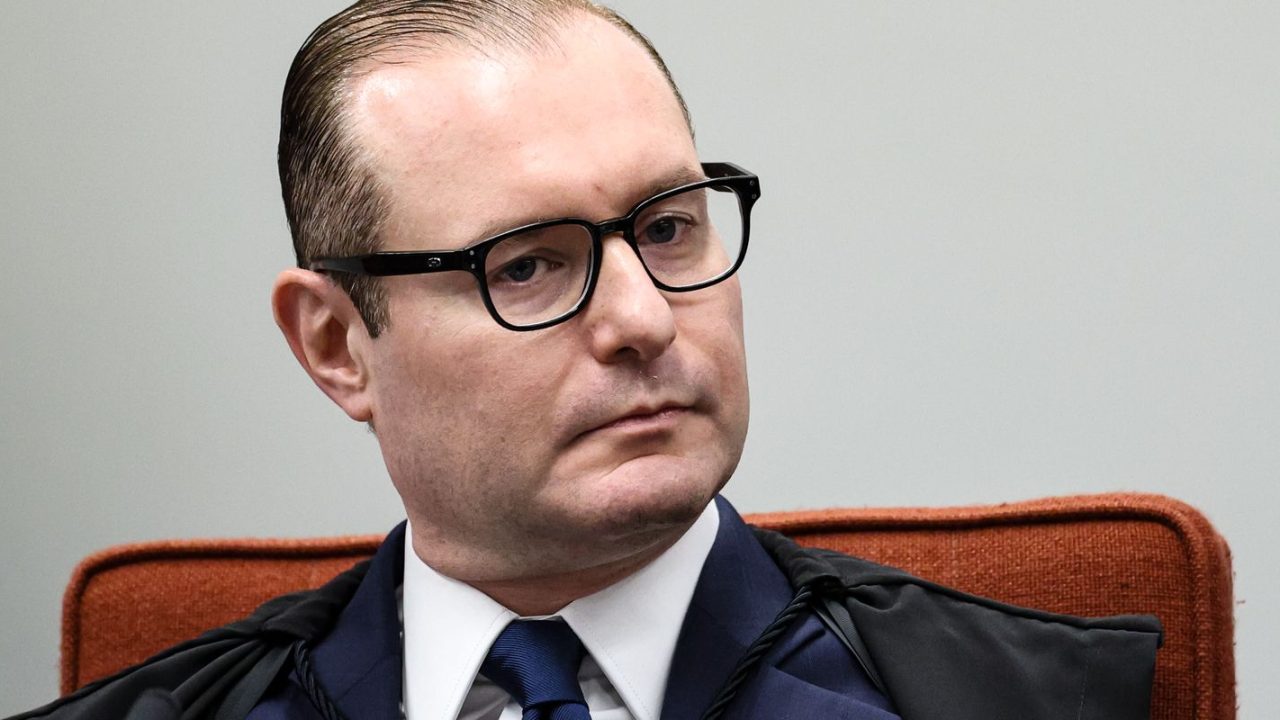 Ministro Cristiano Zanin no plenário do STF