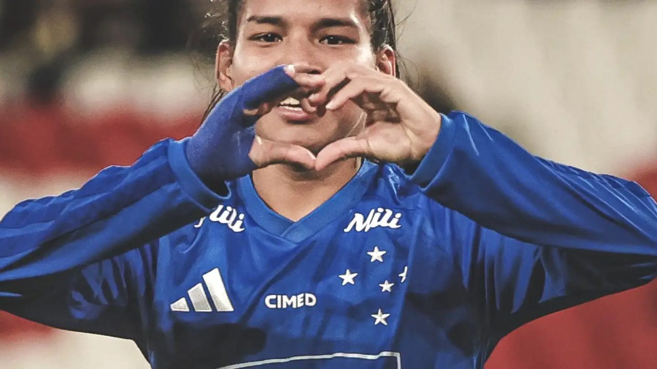 Jogadoras do Cruzeiro comemorando gol contra o Olimpia no Estádio Casa Blanca