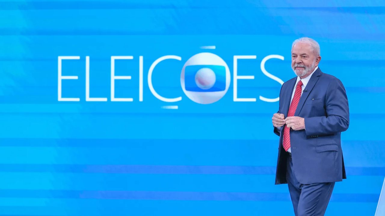 Candidatos Lula e Flávio Bolsonaro em debate televisivo