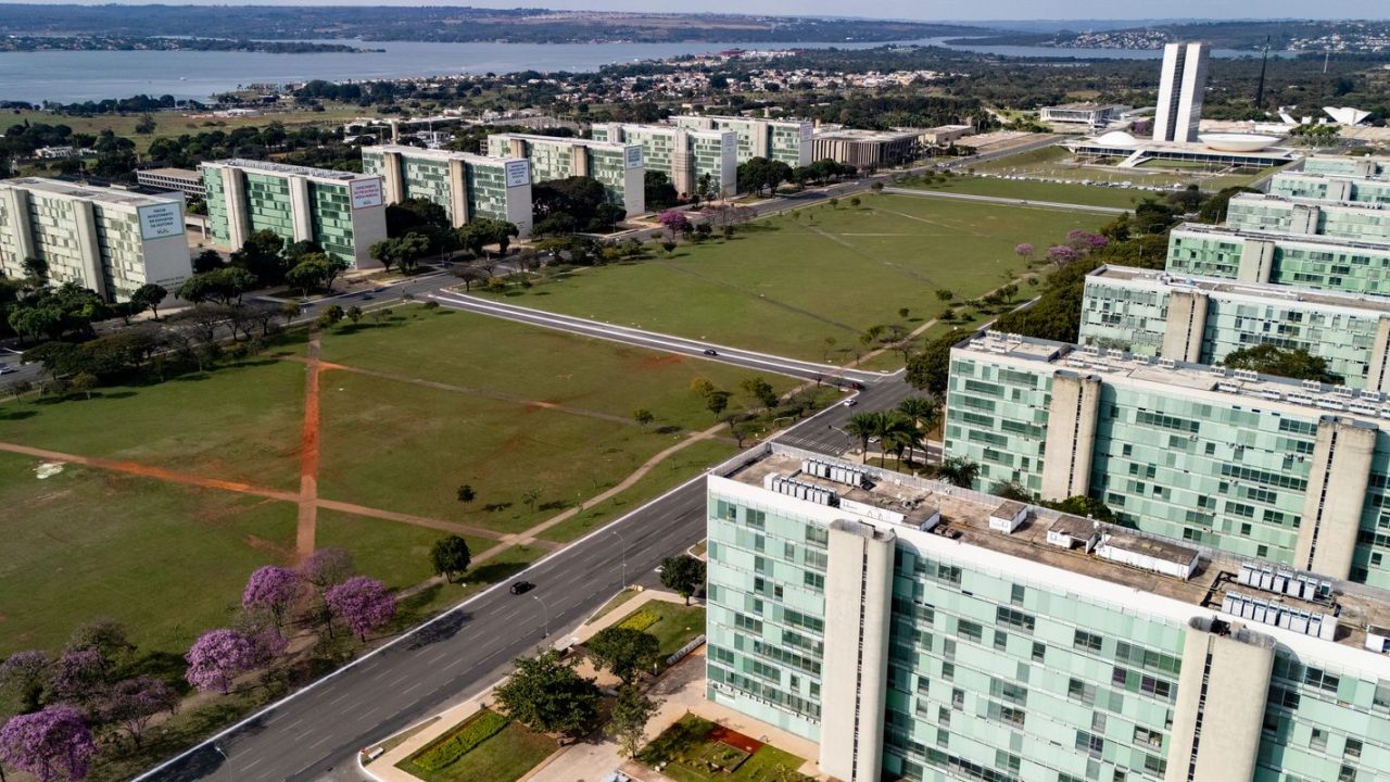 Calendário mostrando o ponto facultativo do Dia do Servidor Público em 2024