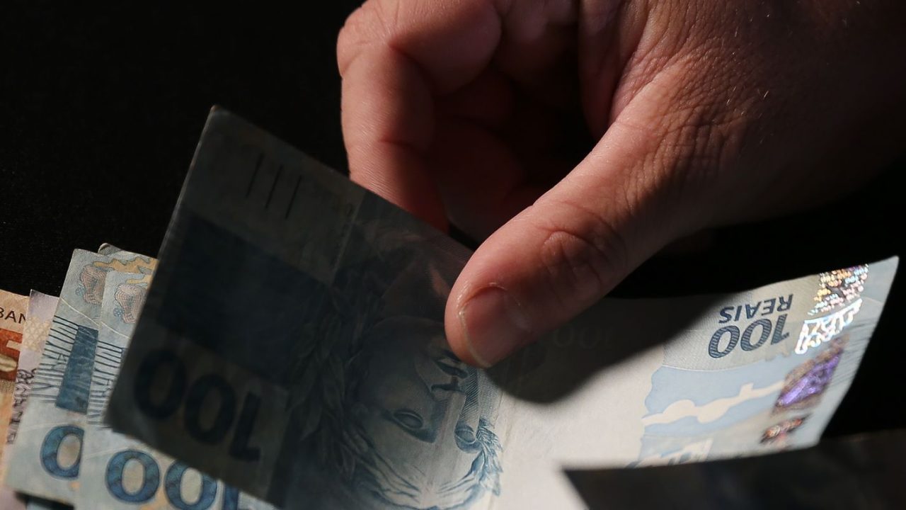 Gráfico mostrando a evolução da dívida pública federal em setembro