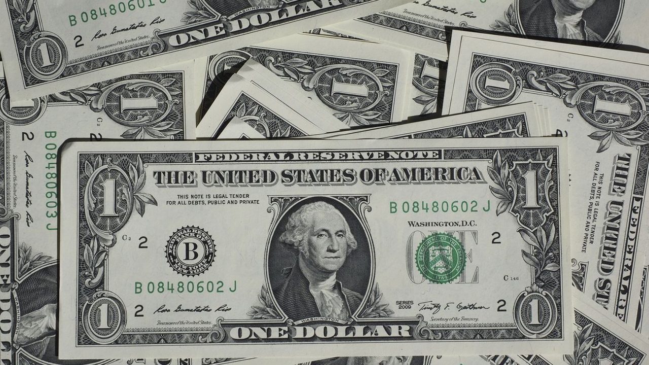 Tela de negociação mostrando a cotação do dólar em reais