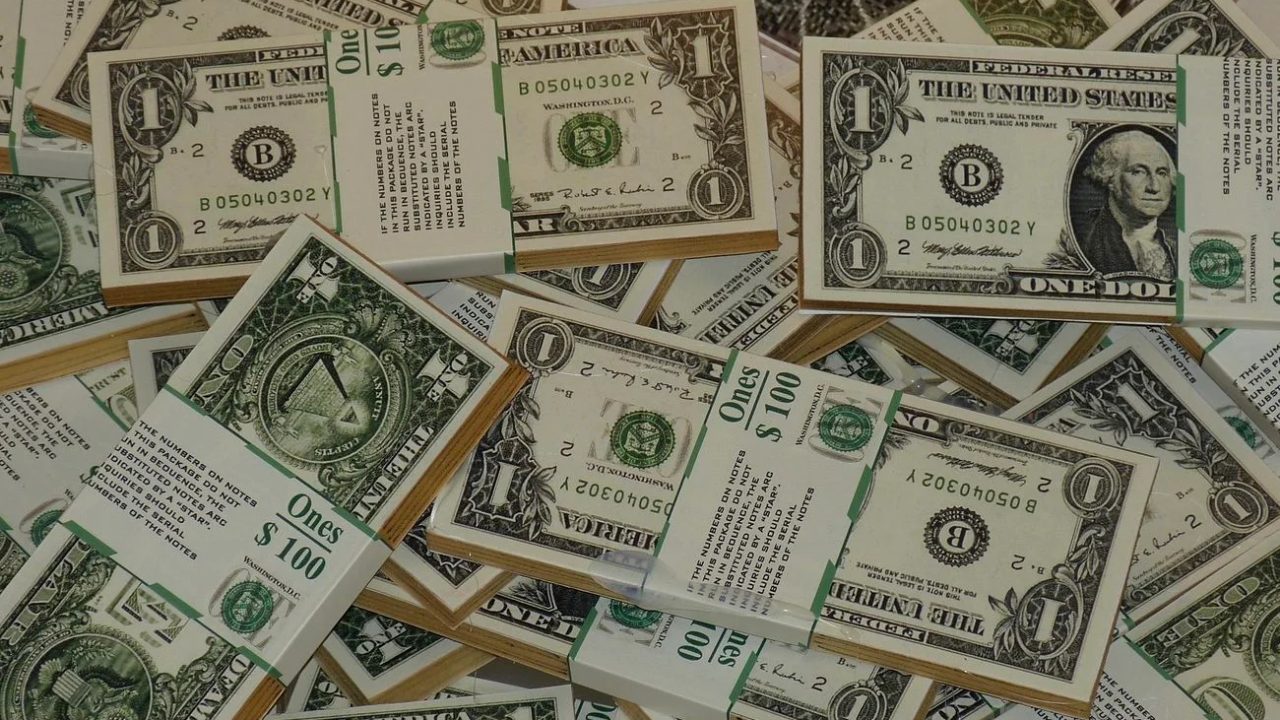 Tela de negociação mostrando cotação do dólar em reais
