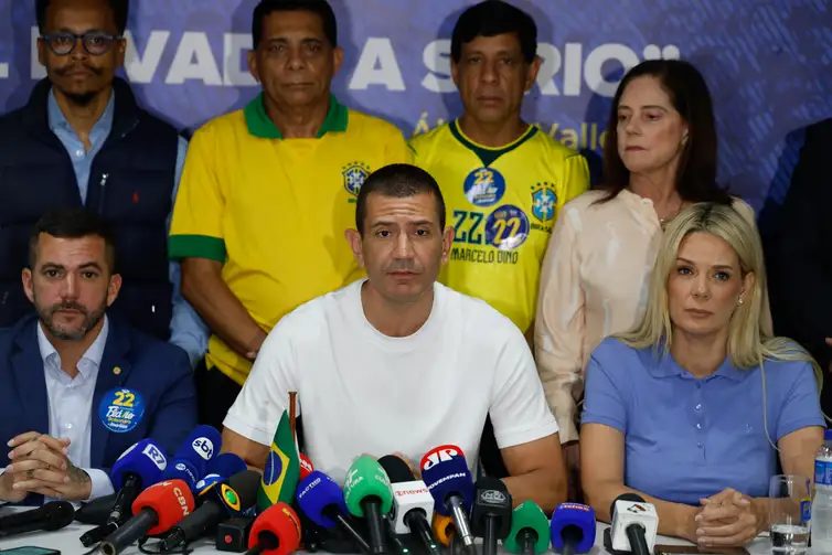 Rio de Janeiro (RJ), 08/10/2026 – O candidato ao governo do Estado Douglas Ruas (PL) faz pronunciamento após decisão TSE e aguarda retotalização dos votos do 1° turno que o declararia eleito.