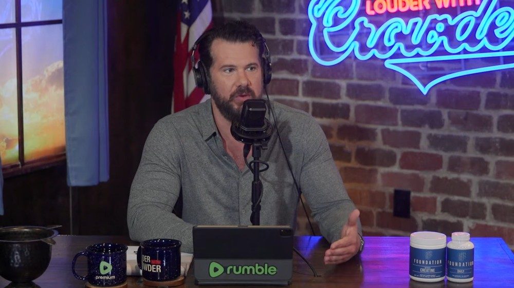Apresentador Steven Crowder em entrevista com Eduardo Bolsonaro.