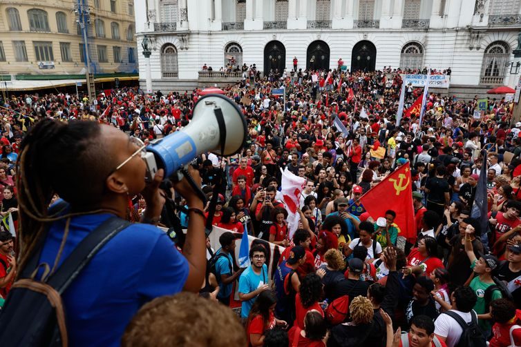 Rio de Janeiro (RJ), 07/10/2026 – Milhares de estudantes participam de manifestação em apoio à reeleição do presidente da República, Luiz Inácio Lula da Silva, no centro da cidade.