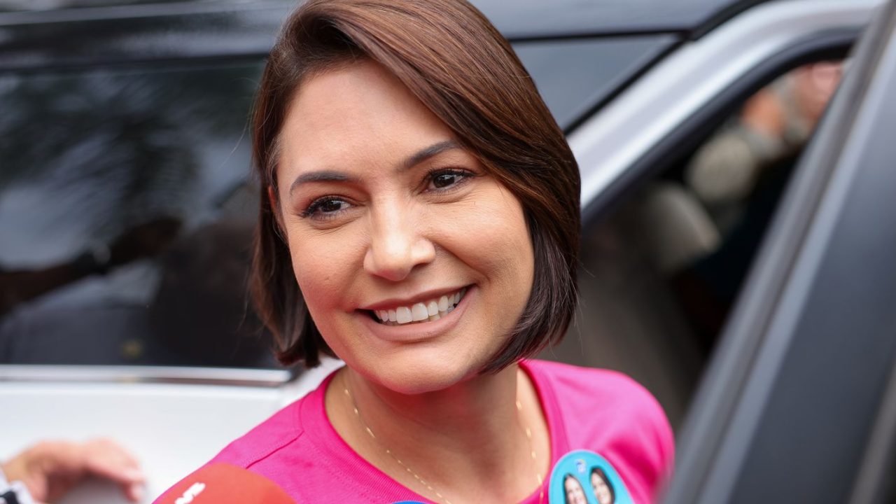 Foto de ex‑primeira‑dama e ex‑ministros recém‑eleitos ao Congresso