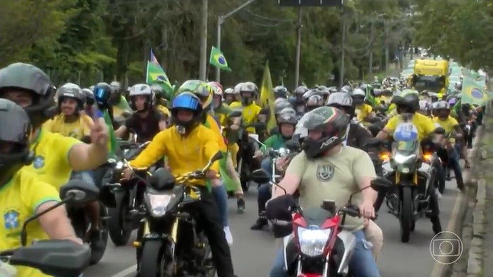Apoiadores fazem ato pró Flávio Bolsonaro em Florianópolis