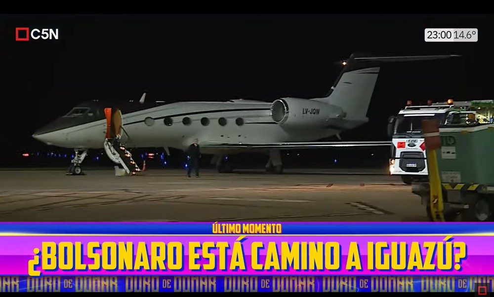 Avião supostamente utilizado por Flávio Bolsonaro para deixar a Argentina rumo ao Equador