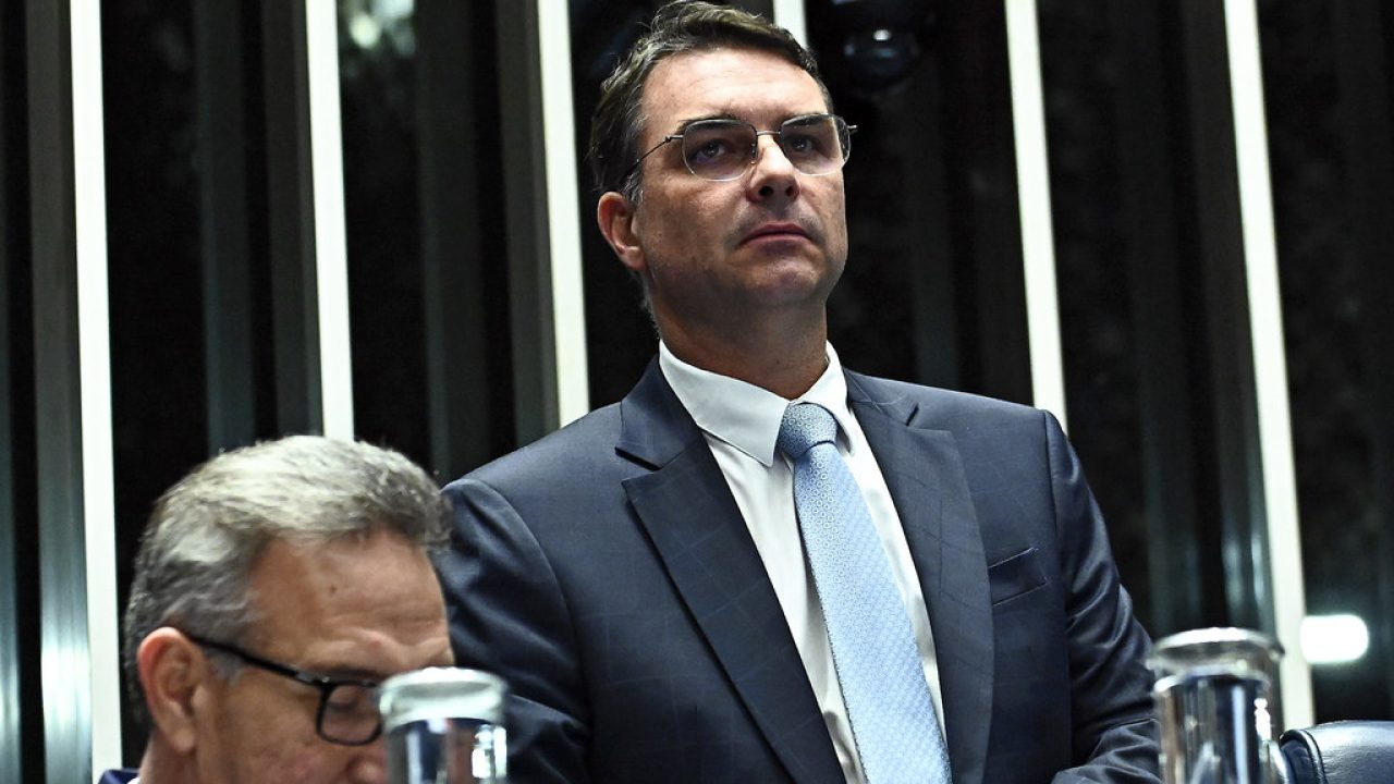 Flávio Bolsonaro em campanha no Distrito Federal