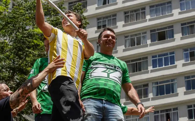 São Paulo (SP), 18/10/2026 - Ato em apoio à candidatura de Flávio Bolsonaro à Presidência da República reúne apoiadores na Avenida Paulista.