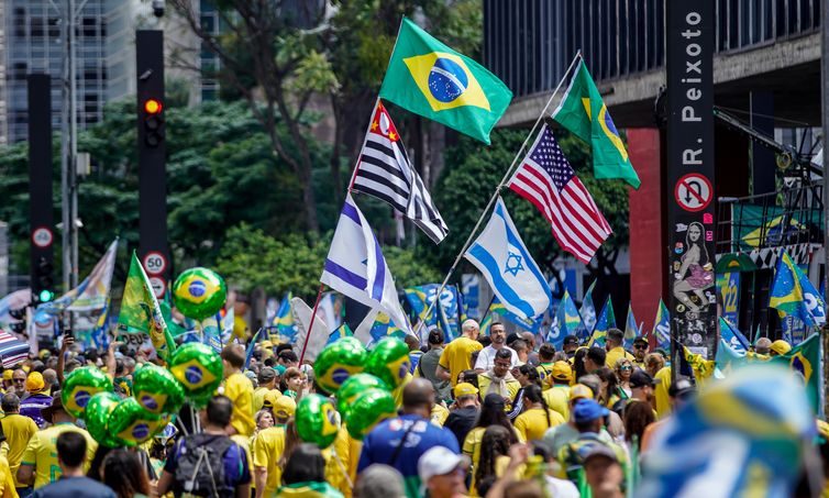 São Paulo (SP), 18/10/2026 - Ato em apoio à candidatura de Flávio Bolsonaro à Presidência da República reúne apoiadores na Avenida Paulista.