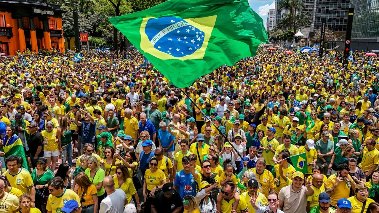 Flávio Bolsonaro em evento de campanha