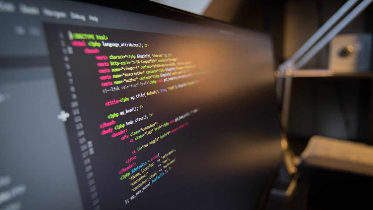 Tela exibindo código PHP e texto 'PHP Code'