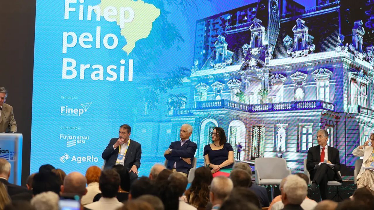 Lula apresentando anúncio de investimento de R$200 milhões para a indústria de videogames
