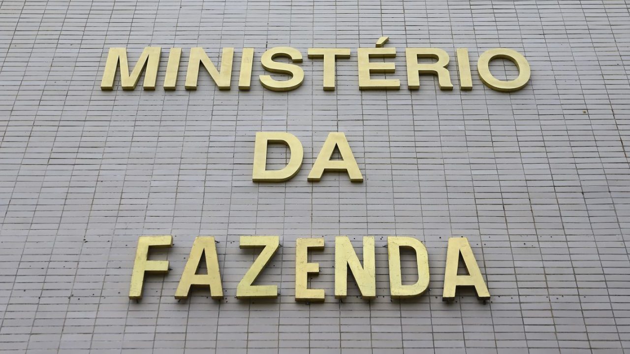 Gráfico ilustrando a evolução do superávit fiscal do governo brasileiro em setembro