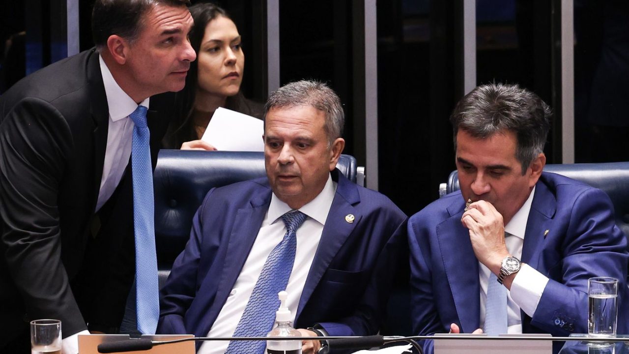 Diretores da IFI apresentando relatório fiscal