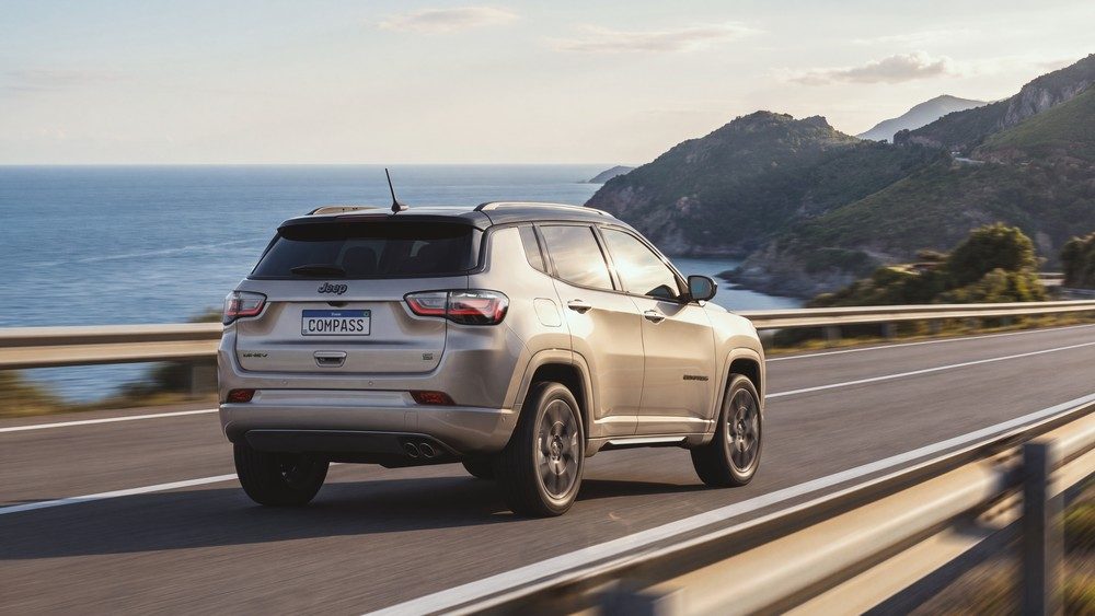 Jeep Compass Series S 2027 com nova tecnologia MHEV e nova cor.