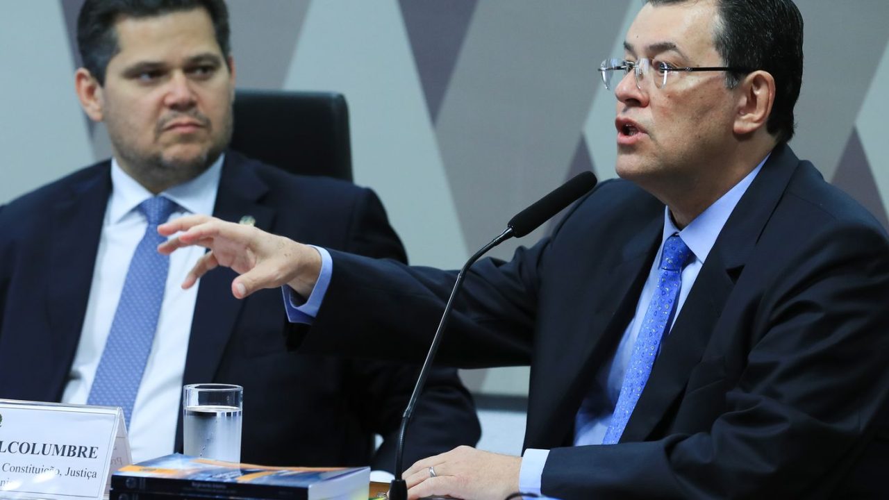 Eduardo Braga, líder do MDB no Senado, em sessão oficial