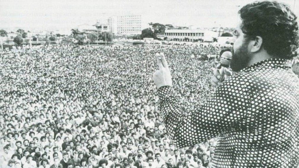 Lula durante greve de metalúrgicos em São Bernardo