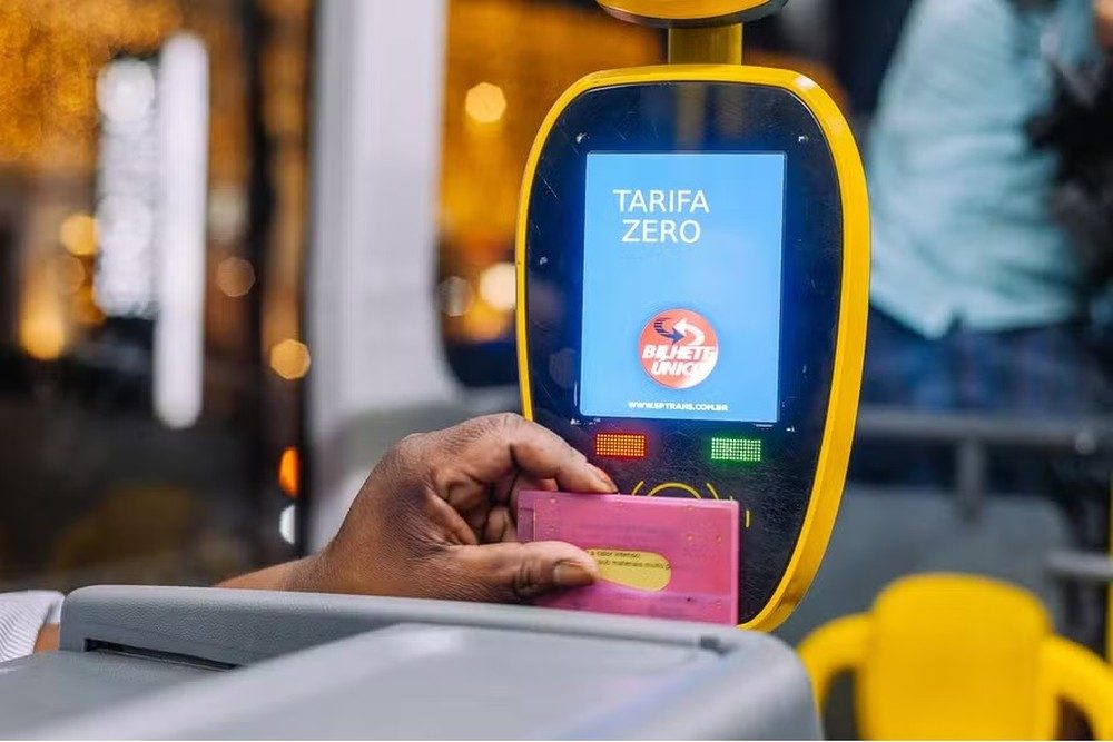 Usuário utiliza a tarifa zero aos domingos na cidade de São Paulo.