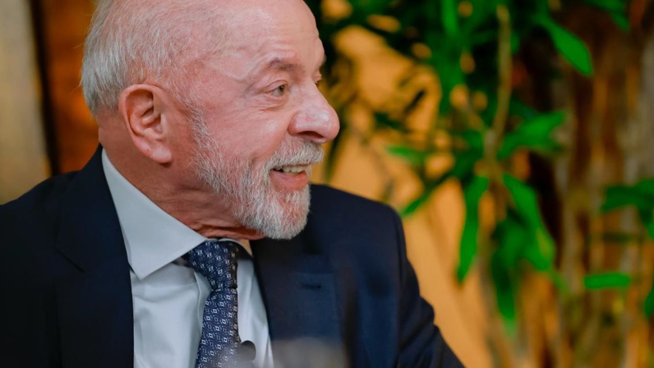 Luiz Inácio Lula da Silva em ato público em Porto Alegre