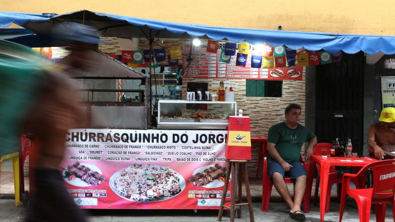 Presidente Lula anunciando proposta de perdão de dívida para setor de bares, restaurantes e eventos