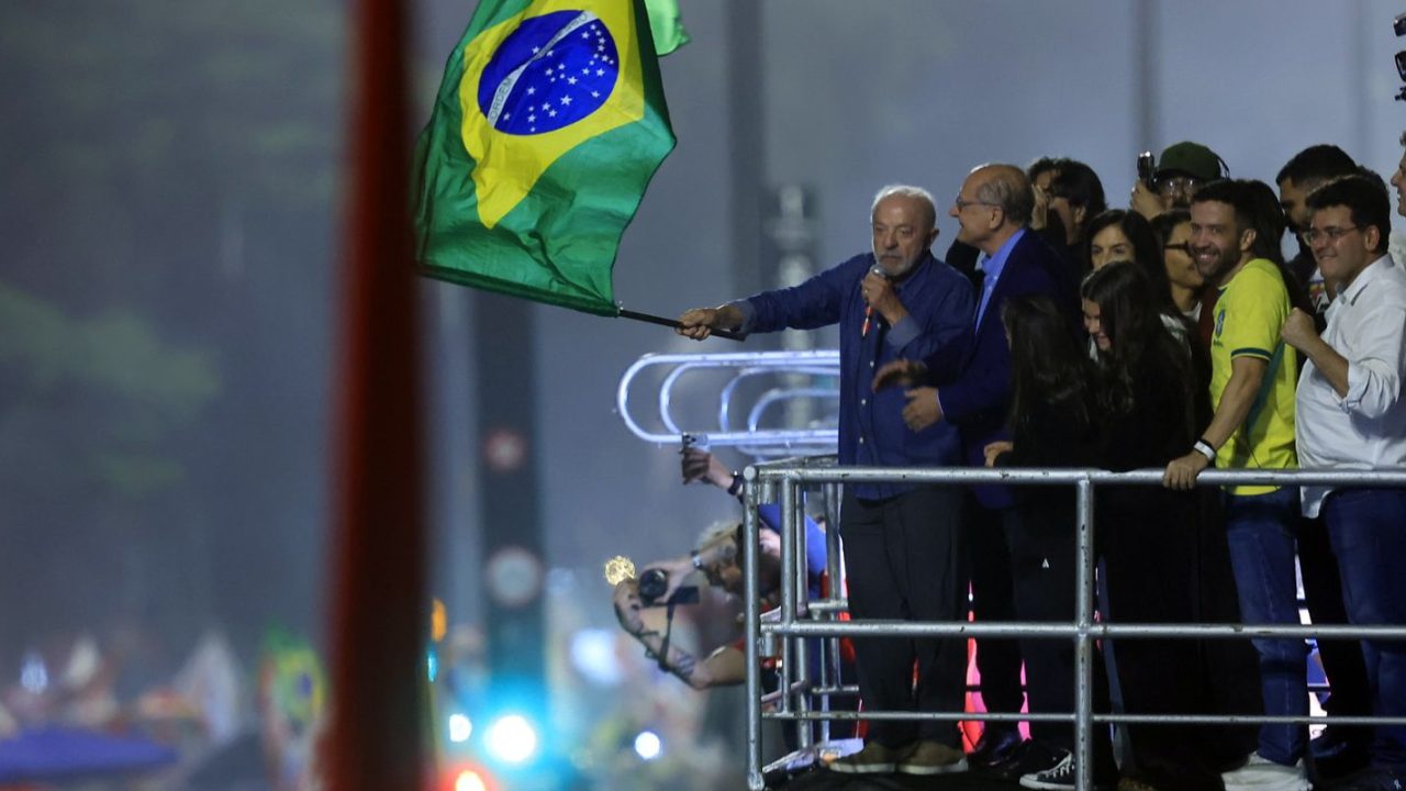 Lula e Flávio Bolsonaro em campanha eleitoral