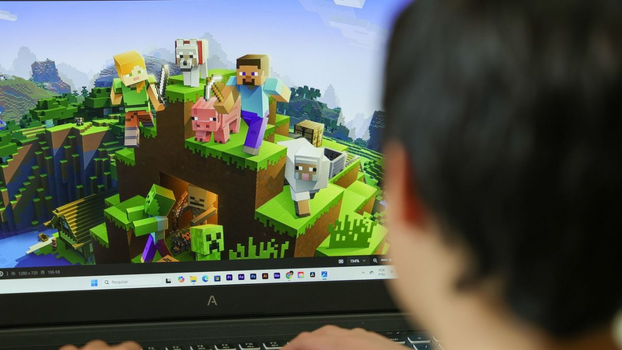 Presidente Lula assinando o decreto que regulamenta o Marco Legal dos Jogos Eletrônicos