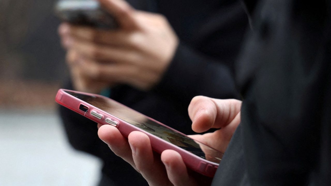 Apostadores recebendo devolução de valores após bloqueio de sites de apostas